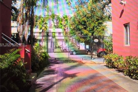 Condominio en alquiler en Miami, Florida, 1 dormitorio, 59.18 m2 № 2054311 - foto 7