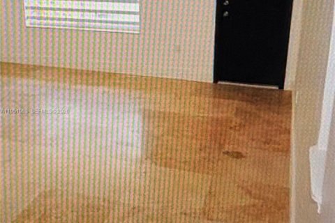 Condominio en alquiler en Miami, Florida, 1 dormitorio, 59.18 m2 № 2054311 - foto 5