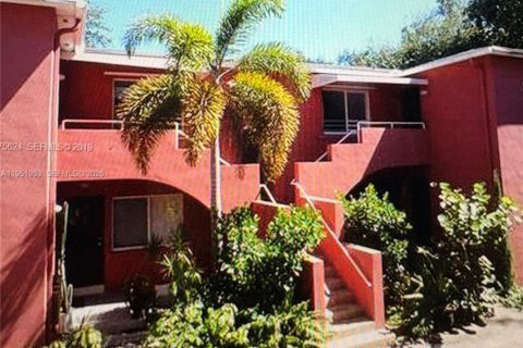 Condominio en Miami, Florida, 1 dormitorio  № 2054311