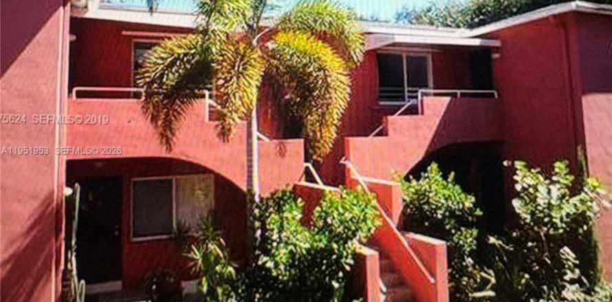 Condominio en Miami, Florida, 1 dormitorio  № 2054311