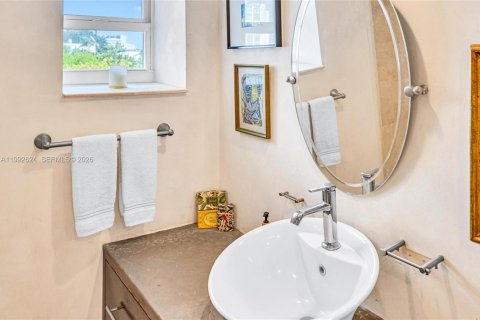 Condo in Miami Beach, Florida, 1 bedroom  № 2068004 - photo 25
