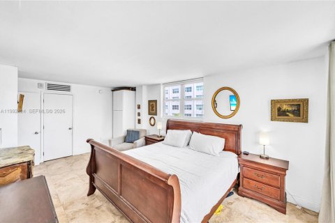 Condo in Miami Beach, Florida, 1 bedroom  № 2068004 - photo 14