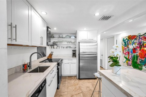 Condo in Miami Beach, Florida, 1 bedroom  № 2068004 - photo 7