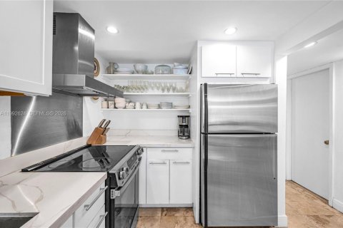 Condo in Miami Beach, Florida, 1 bedroom  № 2068004 - photo 21