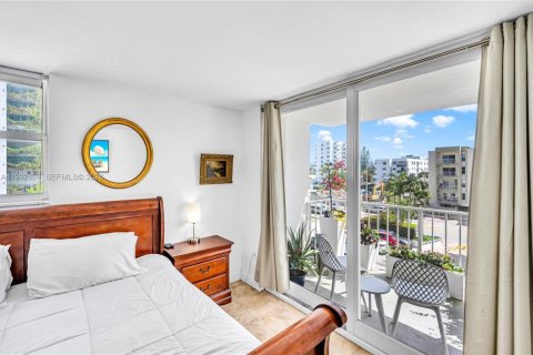 Condo in Miami Beach, Florida, 1 bedroom  № 2068004 - photo 13
