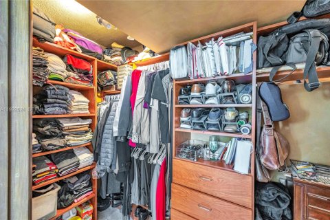 Condo in Miami Beach, Florida, 1 bedroom  № 2068004 - photo 30