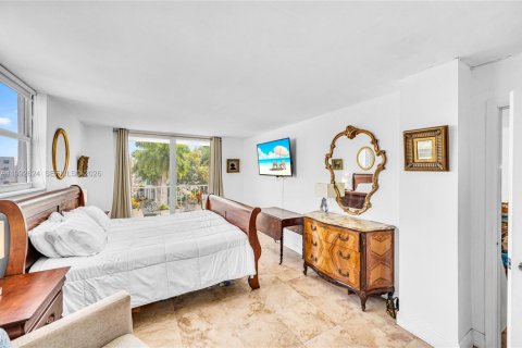 Condo in Miami Beach, Florida, 1 bedroom  № 2068004 - photo 23