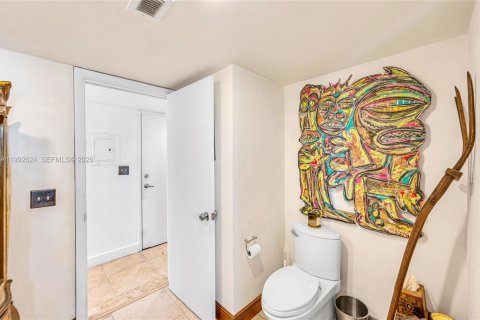 Condo in Miami Beach, Florida, 1 bedroom  № 2068004 - photo 26
