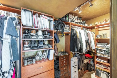 Condo in Miami Beach, Florida, 1 bedroom  № 2068004 - photo 18