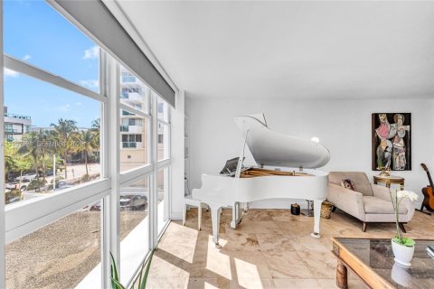 Condo in Miami Beach, Florida, 1 bedroom  № 2068004 - photo 8