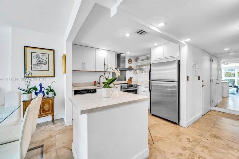 Condo in Miami Beach, Florida, 1 bedroom  № 2068004 - photo 29