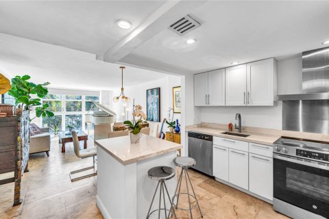 Condo in Miami Beach, Florida, 1 bedroom  № 2068004 - photo 3