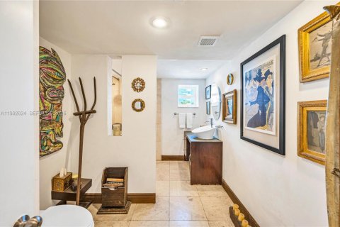 Condo in Miami Beach, Florida, 1 bedroom  № 2068004 - photo 24
