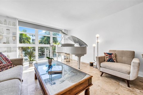 Condo in Miami Beach, Florida, 1 bedroom  № 2068004 - photo 11