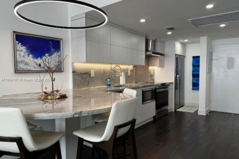 Снять в аренду кондоминиум в Майами-Бич, Флорида 1 спальня, 82.68м2, № 1936754 - фото 23
