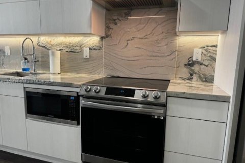 Снять в аренду кондоминиум в Майами-Бич, Флорида 1 спальня, 82.68м2, № 1936754 - фото 24