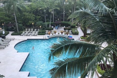 Condominio en alquiler en Aventura, Florida, 3 dormitorios, 122.63 m2 № 2054414 - foto 2