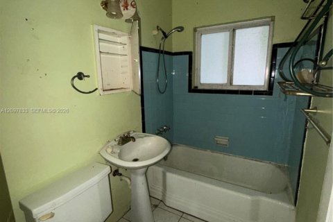 House in Hollywood, Florida 2 bedrooms, 87.14 sq.m. № 2389967 - photo 8