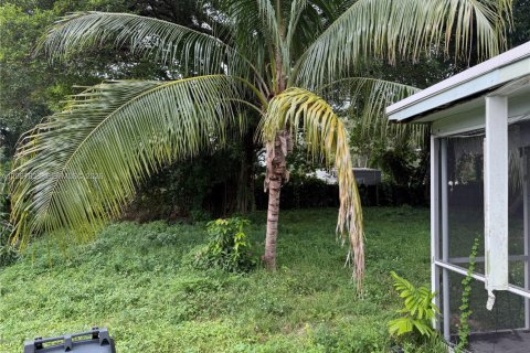 House in Hollywood, Florida 2 bedrooms, 87.14 sq.m. № 2389967 - photo 4