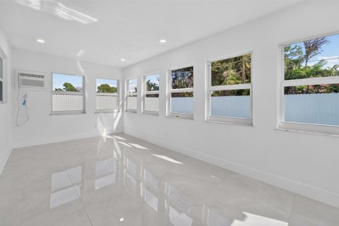 Villa ou maison à louer à Port St. Lucie, Floride: 3 chambres, 178.93 m2 № 2401886 - photo 5