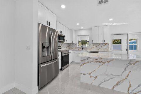 Villa ou maison à louer à Port St. Lucie, Floride: 3 chambres, 178.93 m2 № 2401886 - photo 3