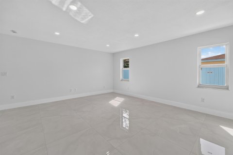 Villa ou maison à louer à Port St. Lucie, Floride: 3 chambres, 178.93 m2 № 2401886 - photo 4