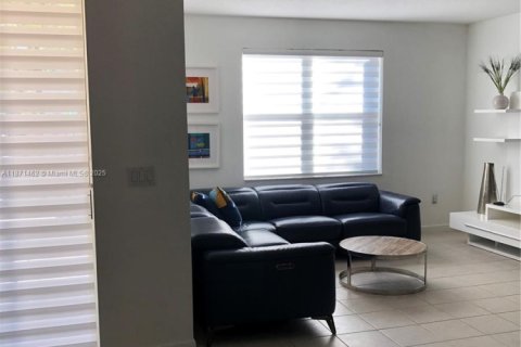 Touwnhouse à louer à Doral, Floride: 4 chambres, 195.56 m2 № 1932194 - photo 9