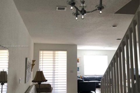 Touwnhouse à louer à Doral, Floride: 4 chambres, 195.56 m2 № 1932194 - photo 7