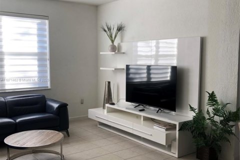 Touwnhouse à louer à Doral, Floride: 4 chambres, 195.56 m2 № 1932194 - photo 23