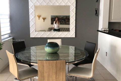 Touwnhouse à louer à Doral, Floride: 4 chambres, 195.56 m2 № 1932194 - photo 11