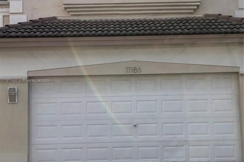 Touwnhouse à louer à Doral, Floride: 4 chambres, 195.56 m2 № 1932194 - photo 2