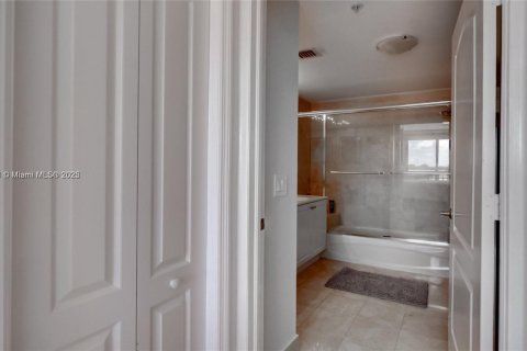Copropriété à vendre à Miami, Floride: 2 chambres, 102.19 m2 № 1927882 - photo 11