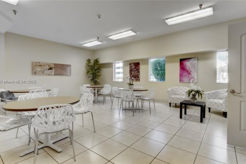 Copropriété à vendre à Miami, Floride: 2 chambres, 102.19 m2 № 1927882 - photo 20