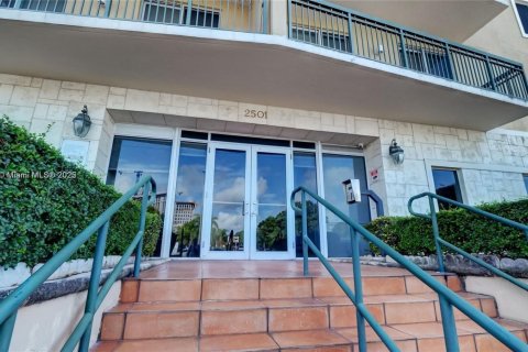 Copropriété à vendre à Miami, Floride: 2 chambres, 102.19 m2 № 1927882 - photo 28