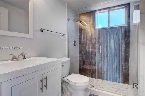 Copropriété à vendre à Miami, Floride: 2 chambres, 102.19 m2 № 1927882 - photo 16