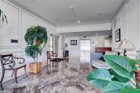 Copropriété à vendre à Miami, Floride: 2 chambres, 102.19 m2 № 1927882 - photo 23