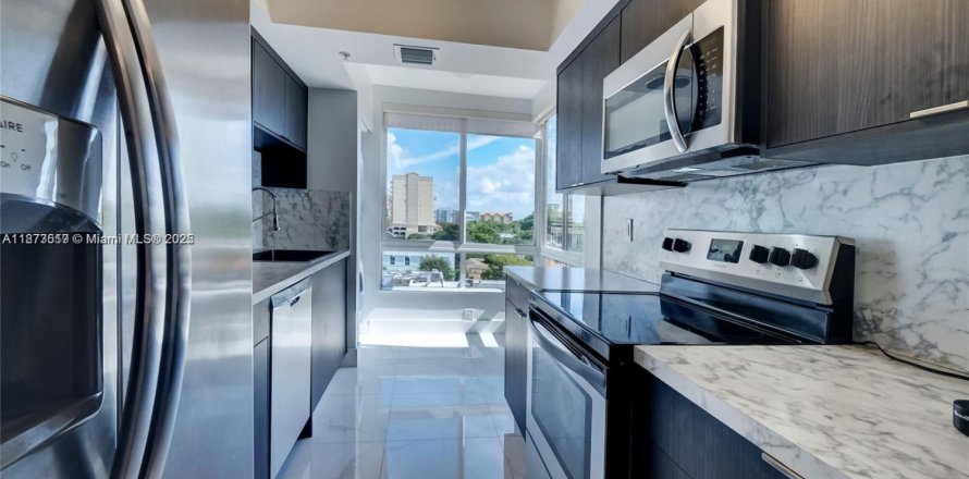 Condominio en Miami, Florida, 2 dormitorios № 1927882