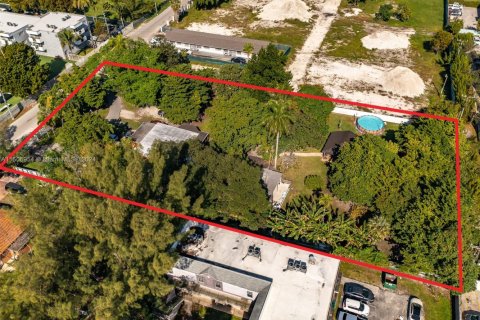 Commercial property in Opa-locka, Florida № 1940378 - photo 3