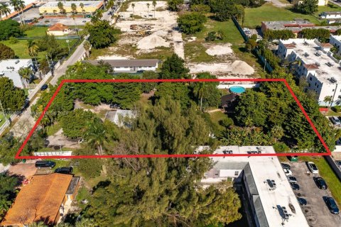 Commercial property in Opa-locka, Florida № 1940378 - photo 2