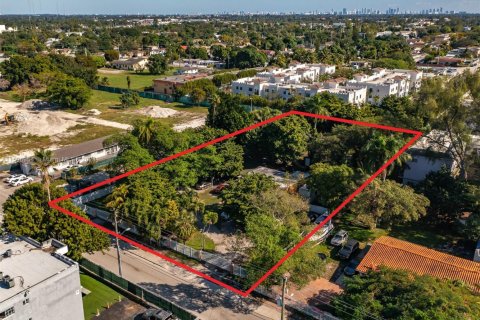 Commercial property in Opa-locka, Florida № 1940378 - photo 4