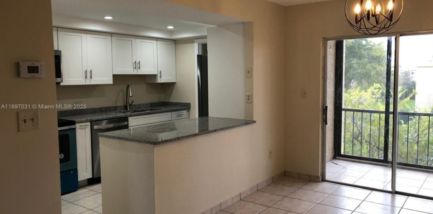 Condo in Miami, Florida, 2 bedrooms № 1948712