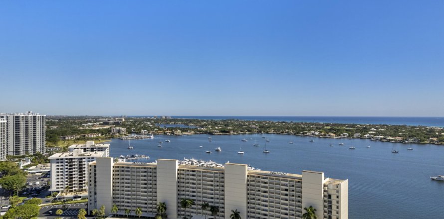 Condo in North Palm Beach, Florida, 2 bedrooms № 1102370