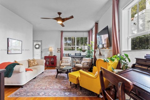 Condo in Miami Beach, Florida, 2 bedrooms  № 2059879 - photo 8