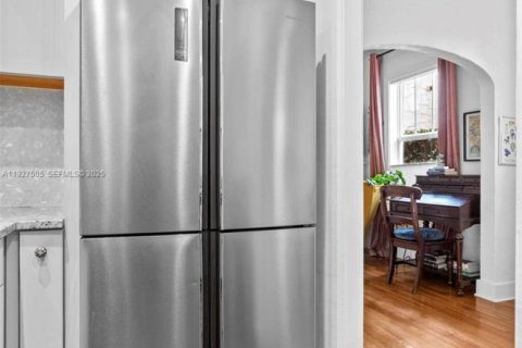 Condo in Miami Beach, Florida, 2 bedrooms  № 2059879 - photo 17