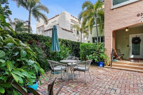 Condo in Miami Beach, Florida, 2 bedrooms  № 2059879 - photo 2