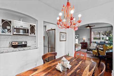 Condo in Miami Beach, Florida, 2 bedrooms  № 2059879 - photo 11