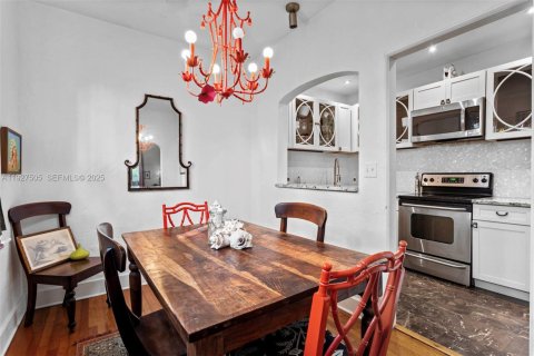 Condo in Miami Beach, Florida, 2 bedrooms  № 2059879 - photo 12