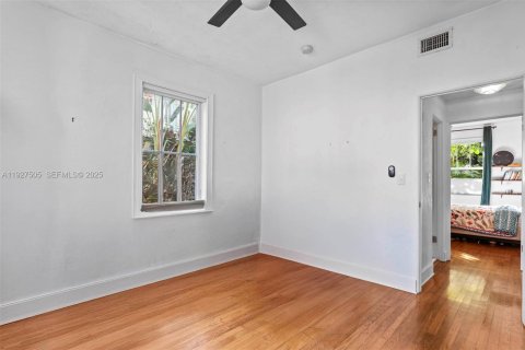 Condo in Miami Beach, Florida, 2 bedrooms  № 2059879 - photo 21