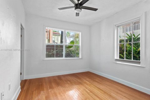 Condo in Miami Beach, Florida, 2 bedrooms  № 2059879 - photo 22