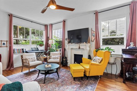 Condo in Miami Beach, Florida, 2 bedrooms  № 2059879 - photo 9